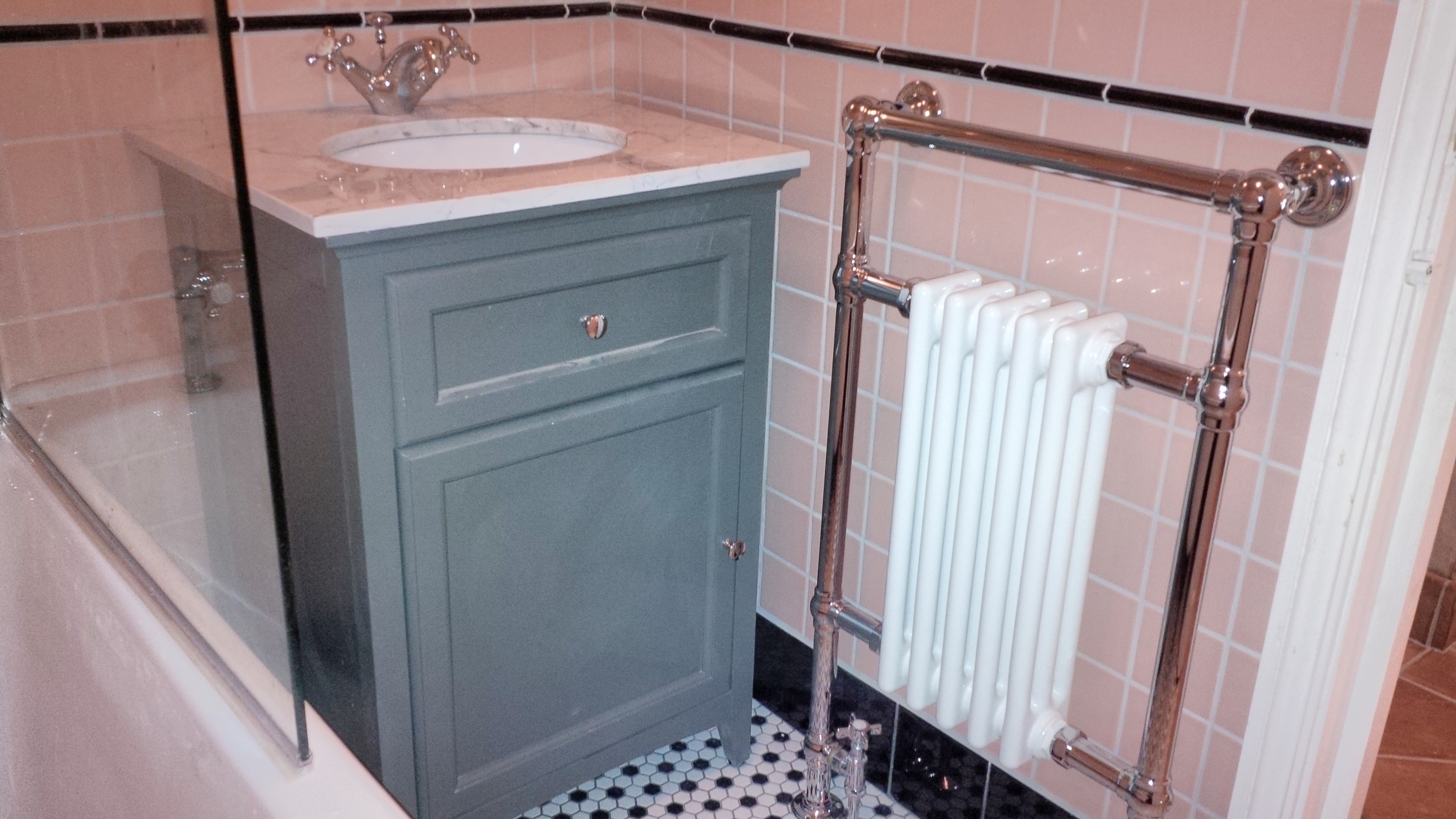Traditional towel heater and vanity unit | Richmond Bathrooms