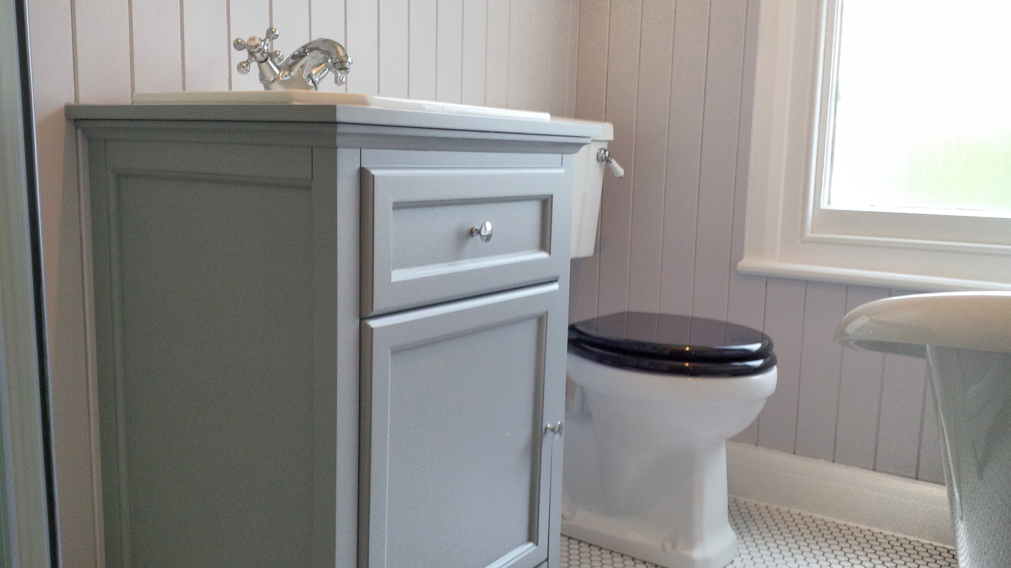 Traditional Vanity Unit And Close Coupled Wc Richmond Bathrooms