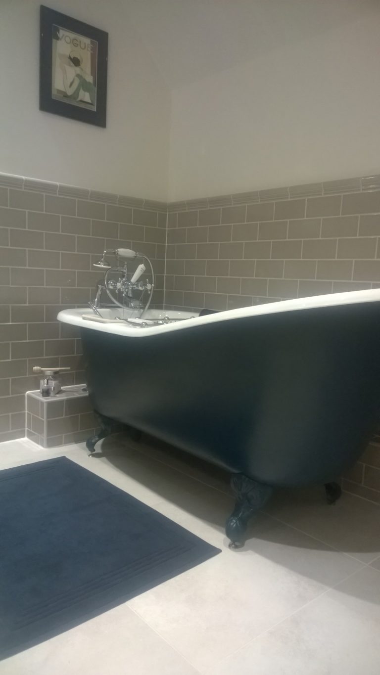 Roll top cast iron bath from the Cast Iron bath company